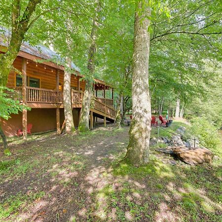 Riverfront Ellijay Cabin With Deck And Pool Access! Eksteriør billede