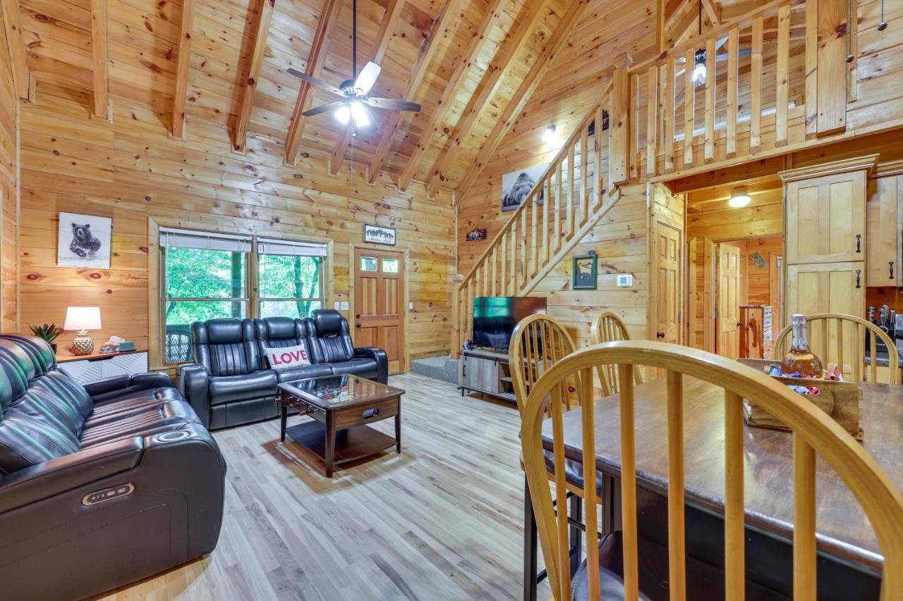 Riverfront Ellijay Cabin With Deck And Pool Access! Eksteriør billede