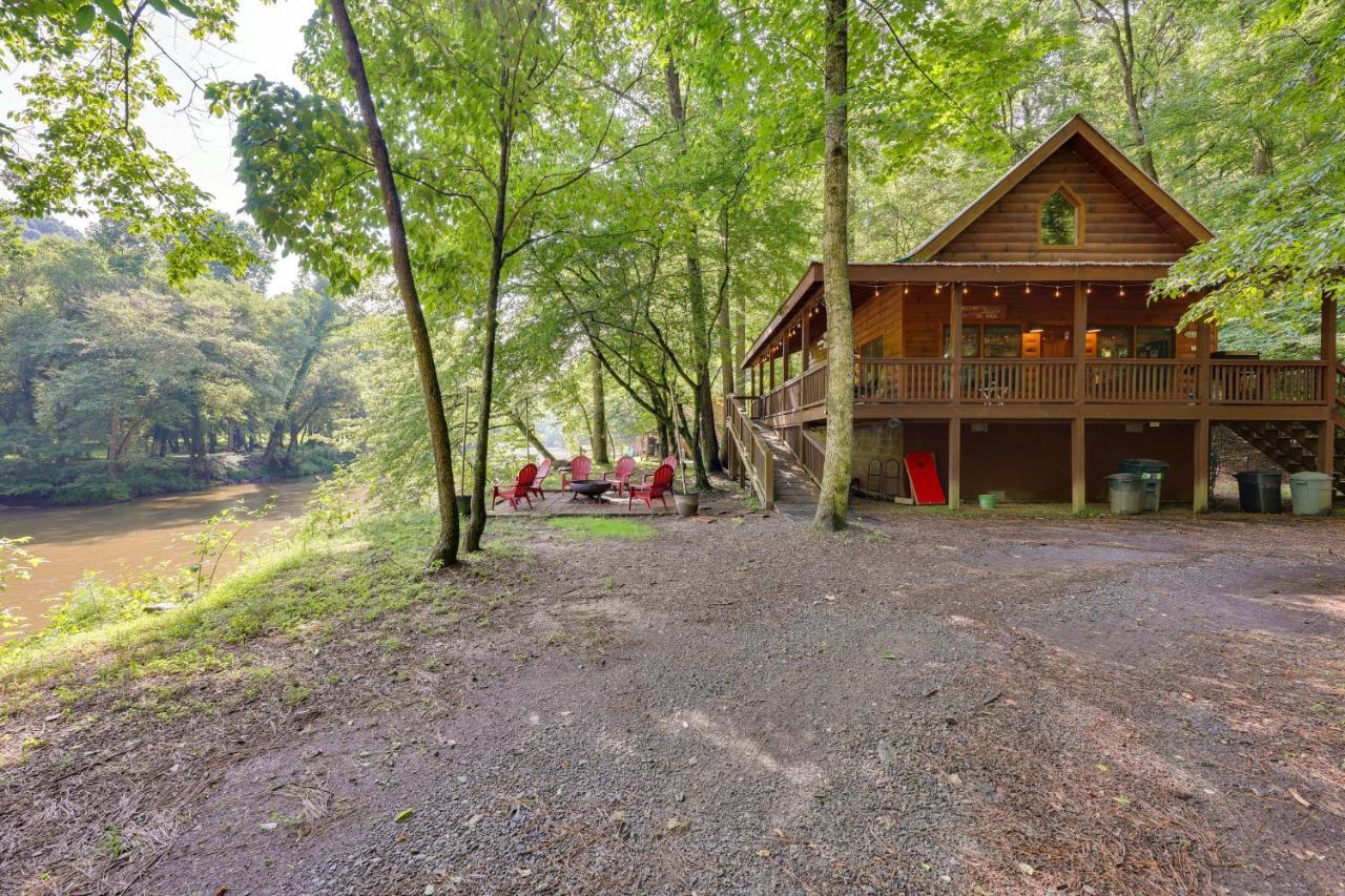 Riverfront Ellijay Cabin With Deck And Pool Access! Eksteriør billede