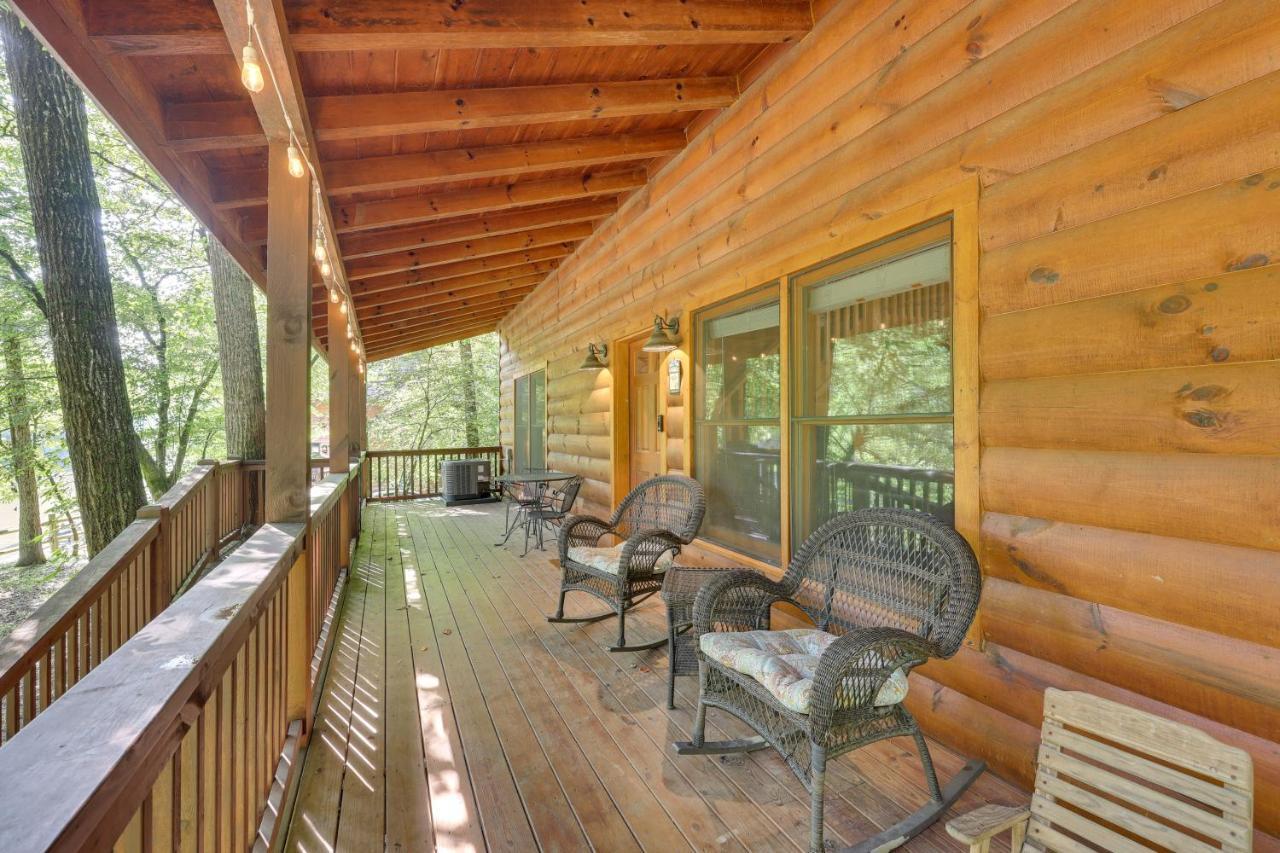 Riverfront Ellijay Cabin With Deck And Pool Access! Eksteriør billede