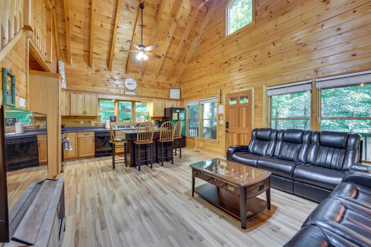 Riverfront Ellijay Cabin With Deck And Pool Access! Eksteriør billede