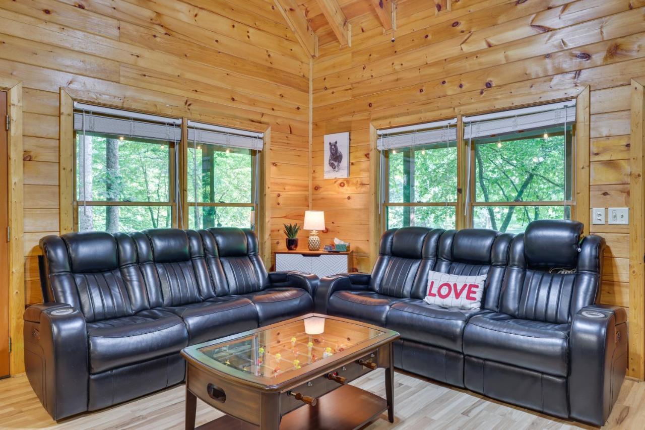 Riverfront Ellijay Cabin With Deck And Pool Access! Eksteriør billede
