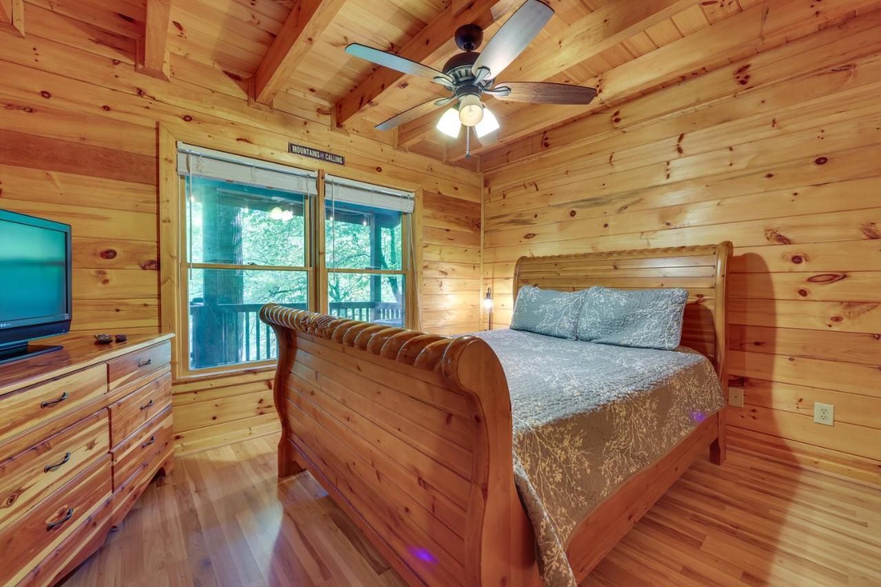 Riverfront Ellijay Cabin With Deck And Pool Access! Eksteriør billede