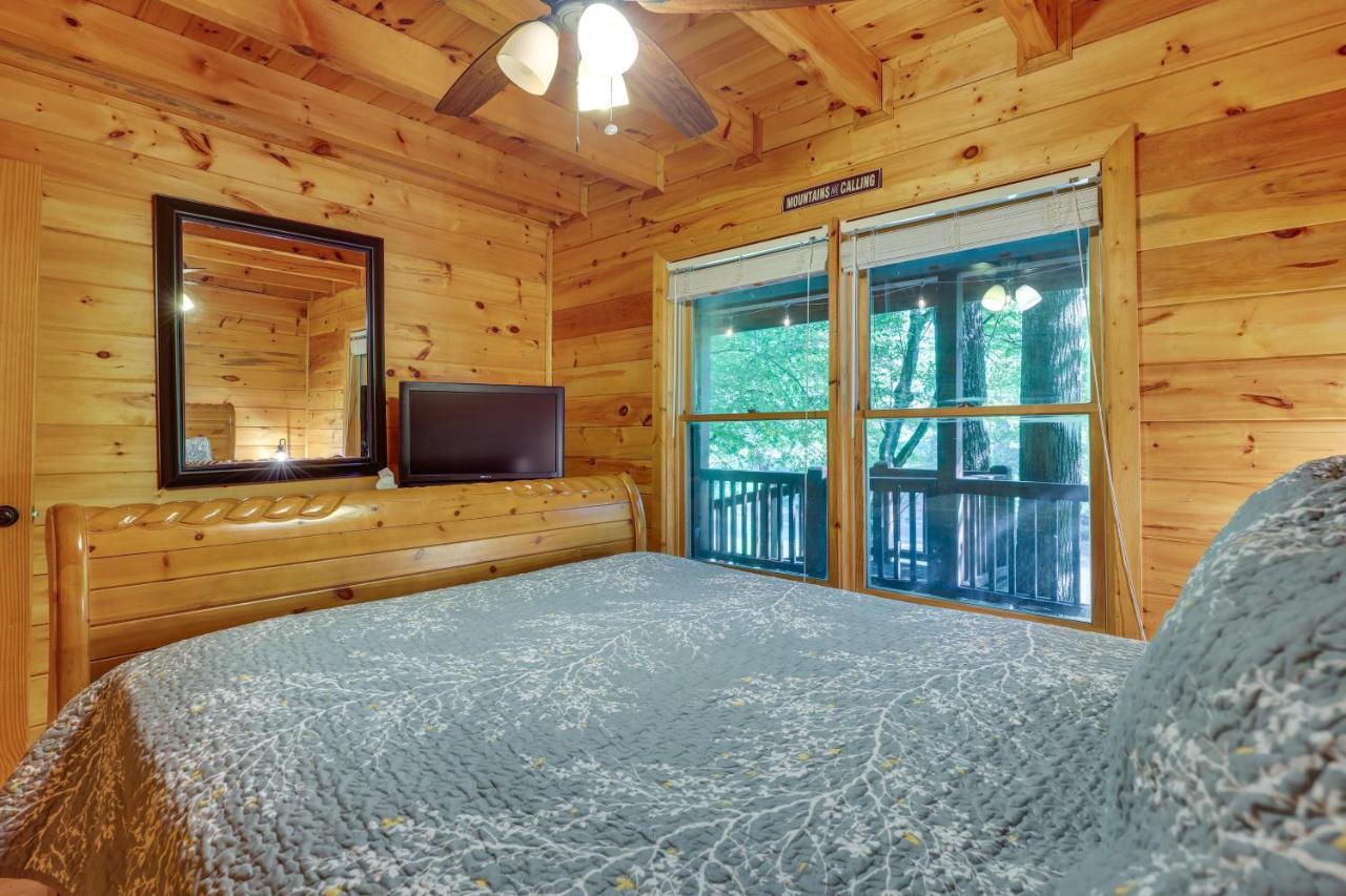 Riverfront Ellijay Cabin With Deck And Pool Access! Eksteriør billede