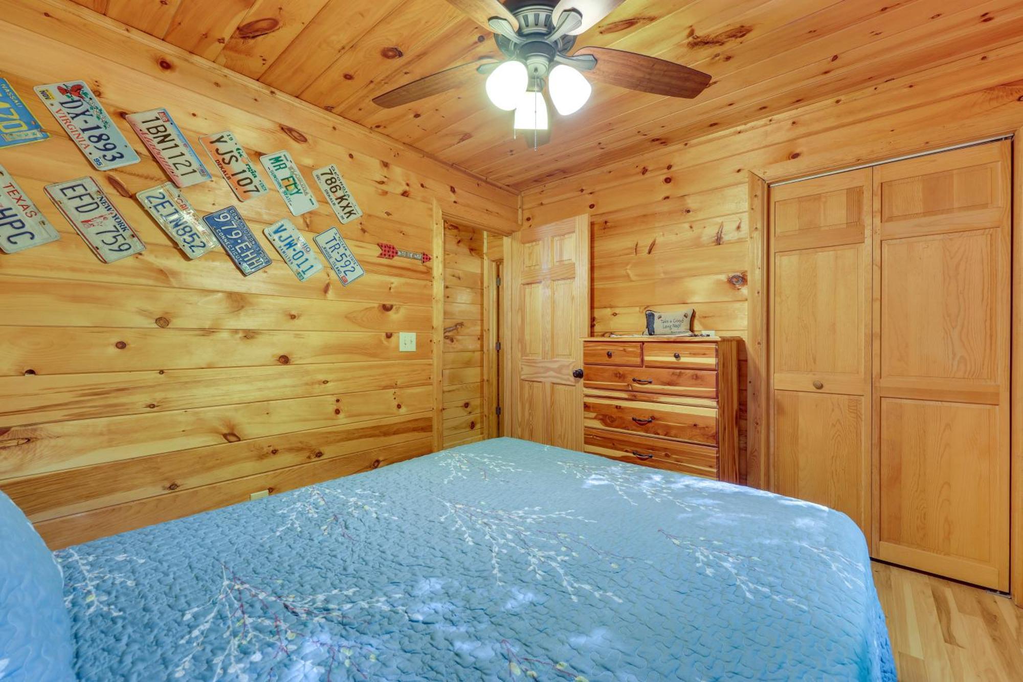 Riverfront Ellijay Cabin With Deck And Pool Access! Eksteriør billede