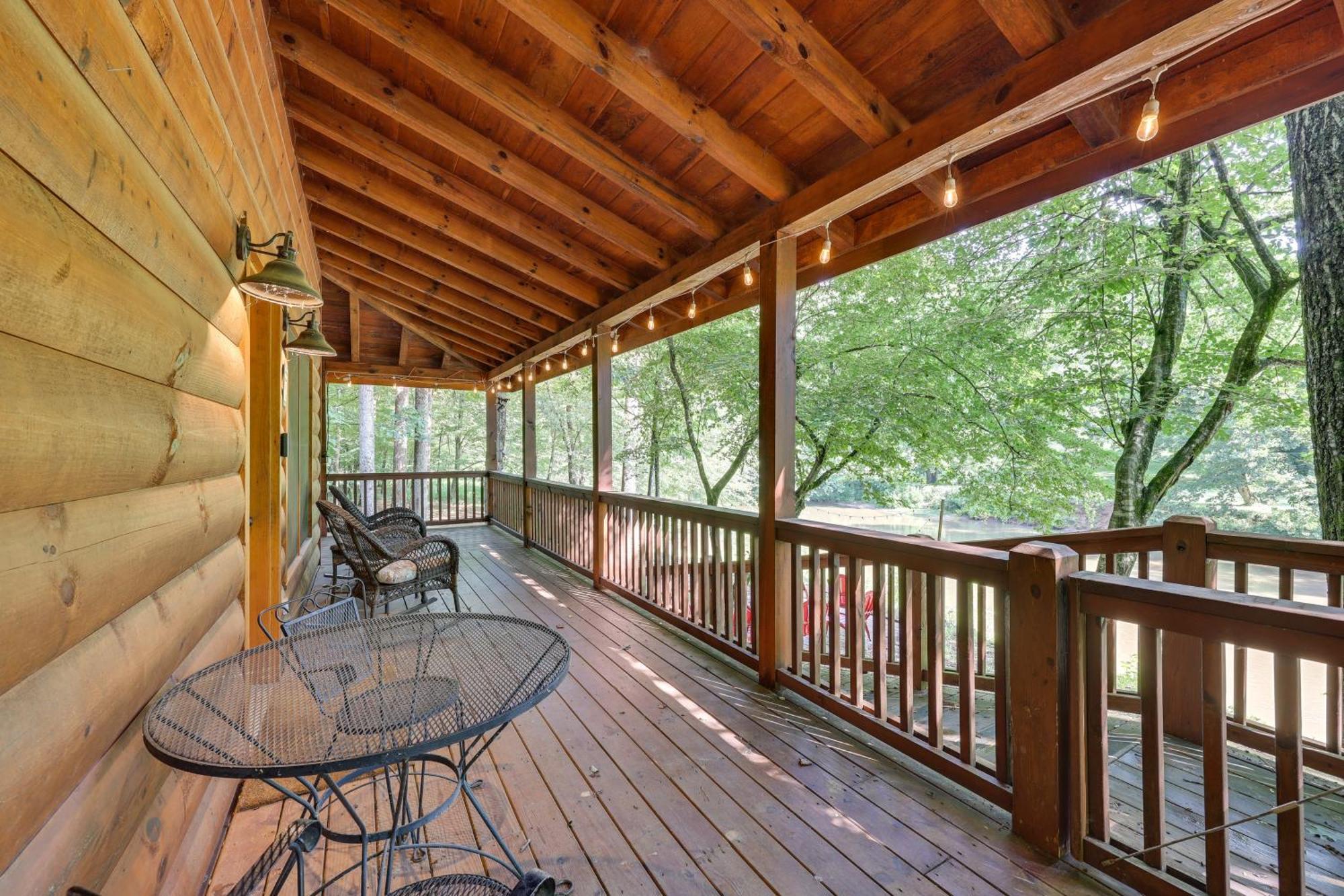 Riverfront Ellijay Cabin With Deck And Pool Access! Eksteriør billede