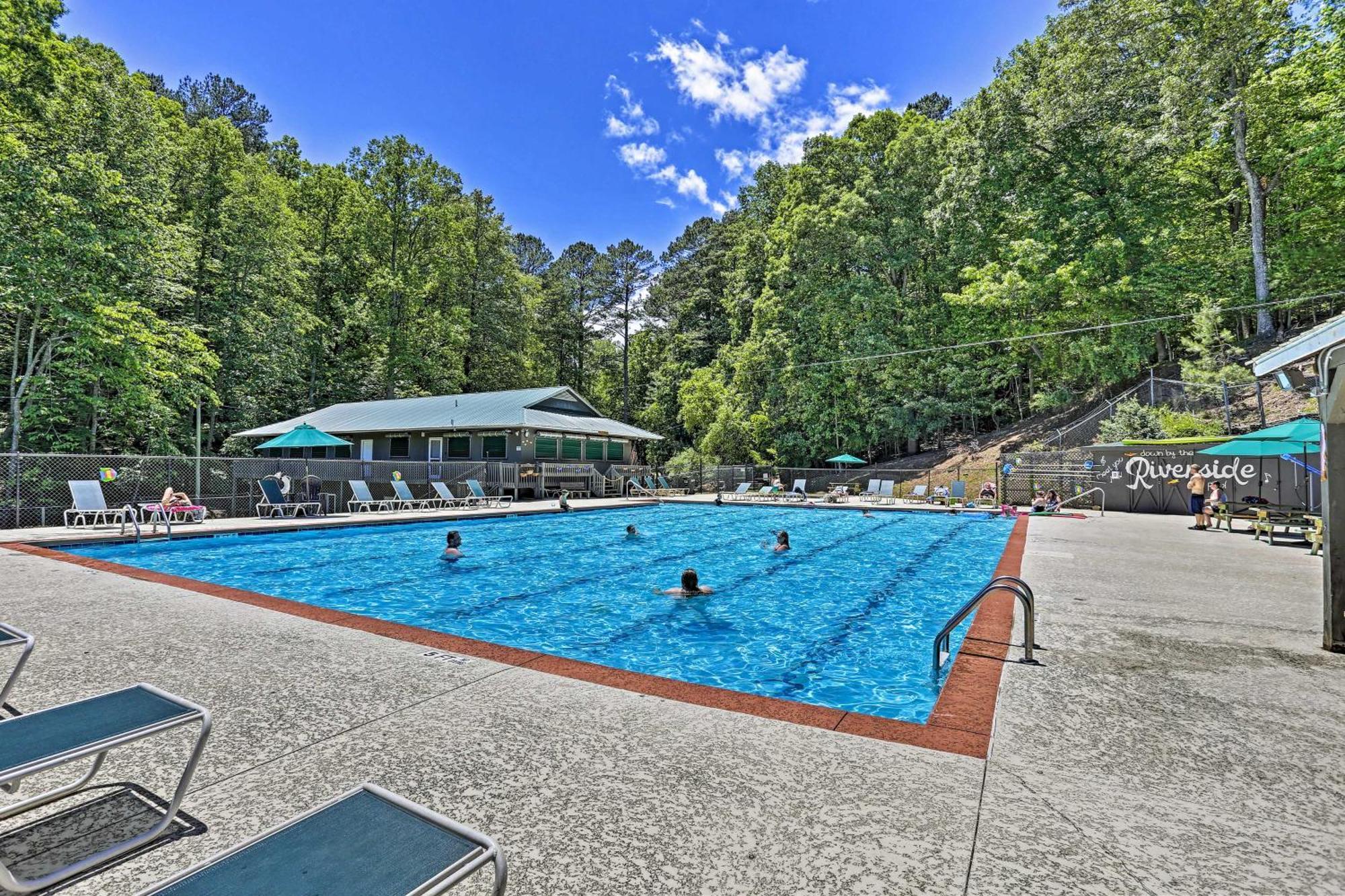 Riverfront Ellijay Cabin With Deck And Pool Access! Eksteriør billede