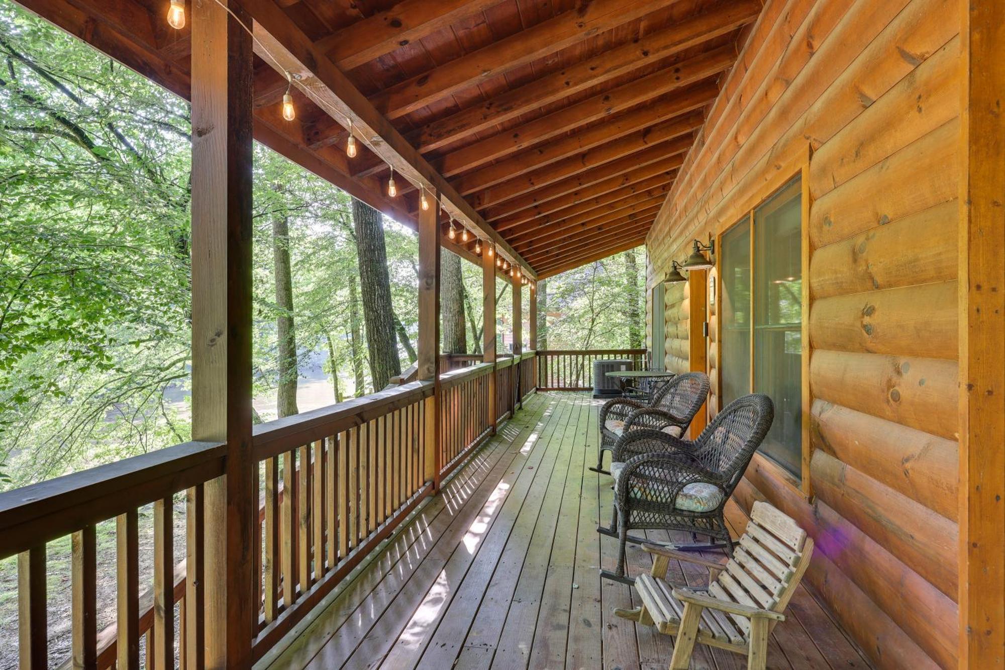 Riverfront Ellijay Cabin With Deck And Pool Access! Eksteriør billede