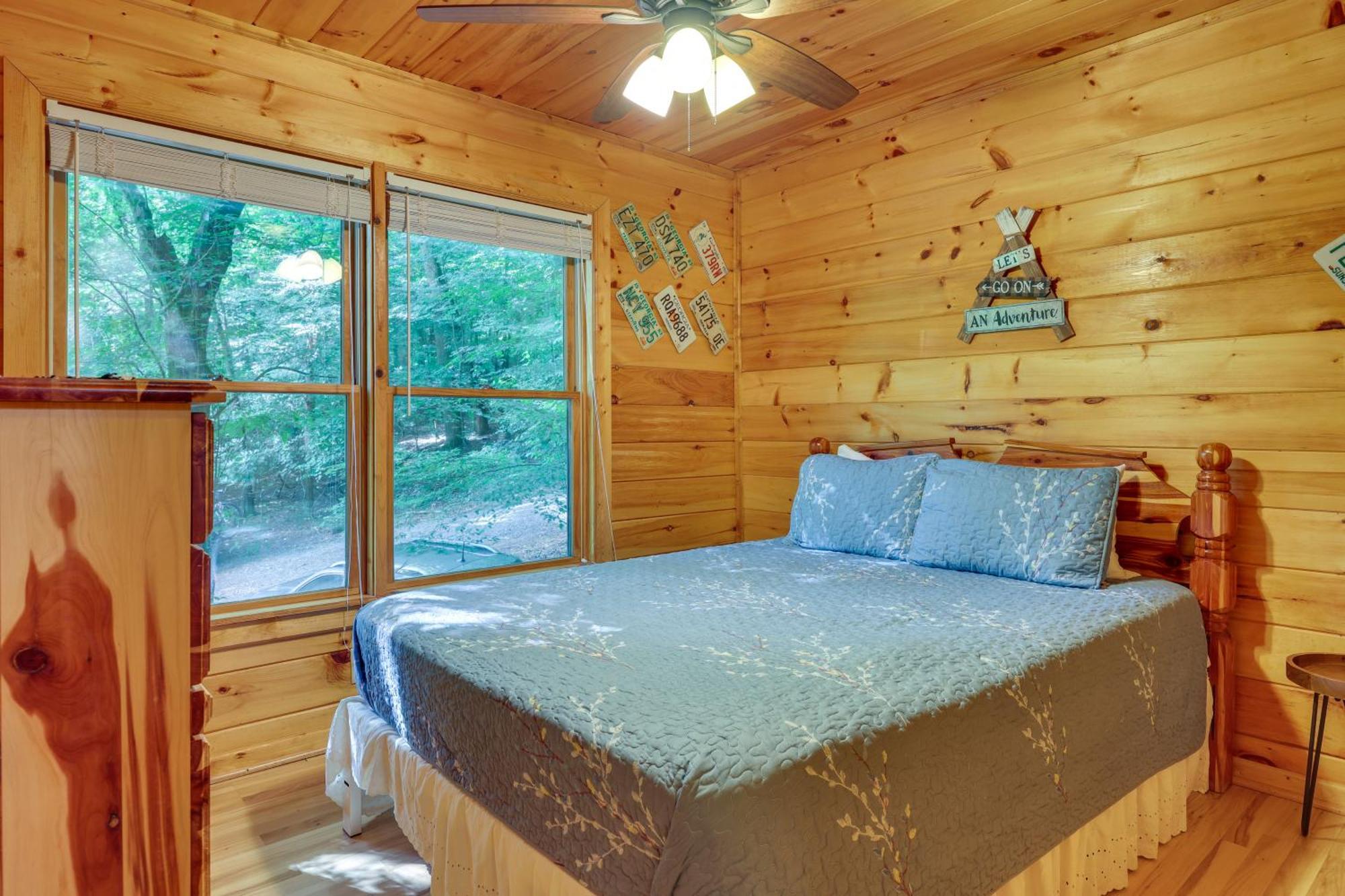 Riverfront Ellijay Cabin With Deck And Pool Access! Eksteriør billede