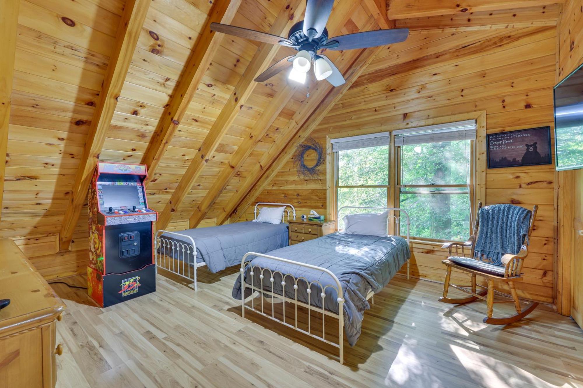 Riverfront Ellijay Cabin With Deck And Pool Access! Eksteriør billede