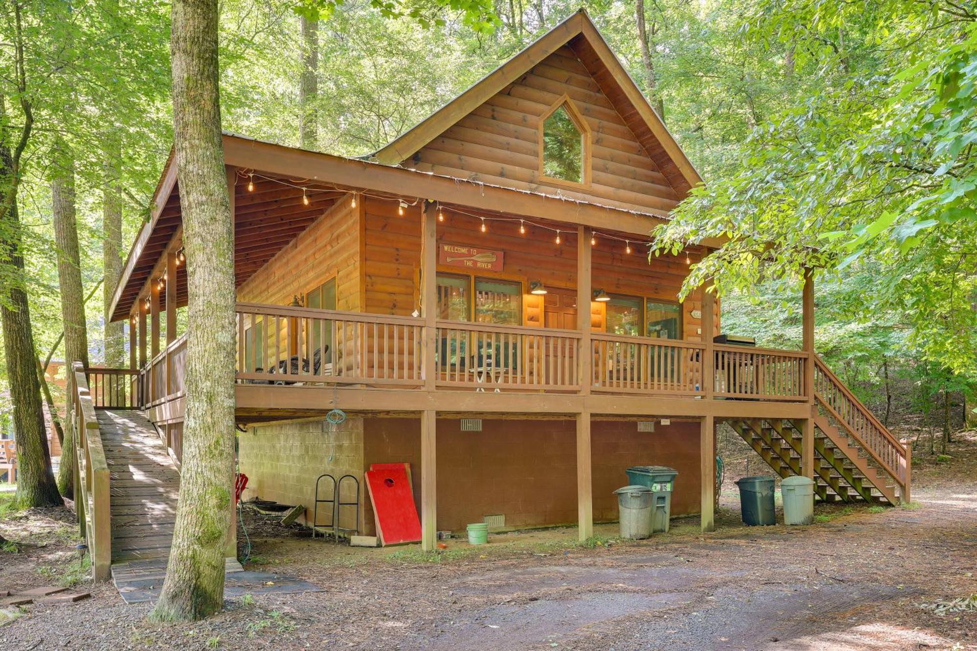 Riverfront Ellijay Cabin With Deck And Pool Access! Eksteriør billede
