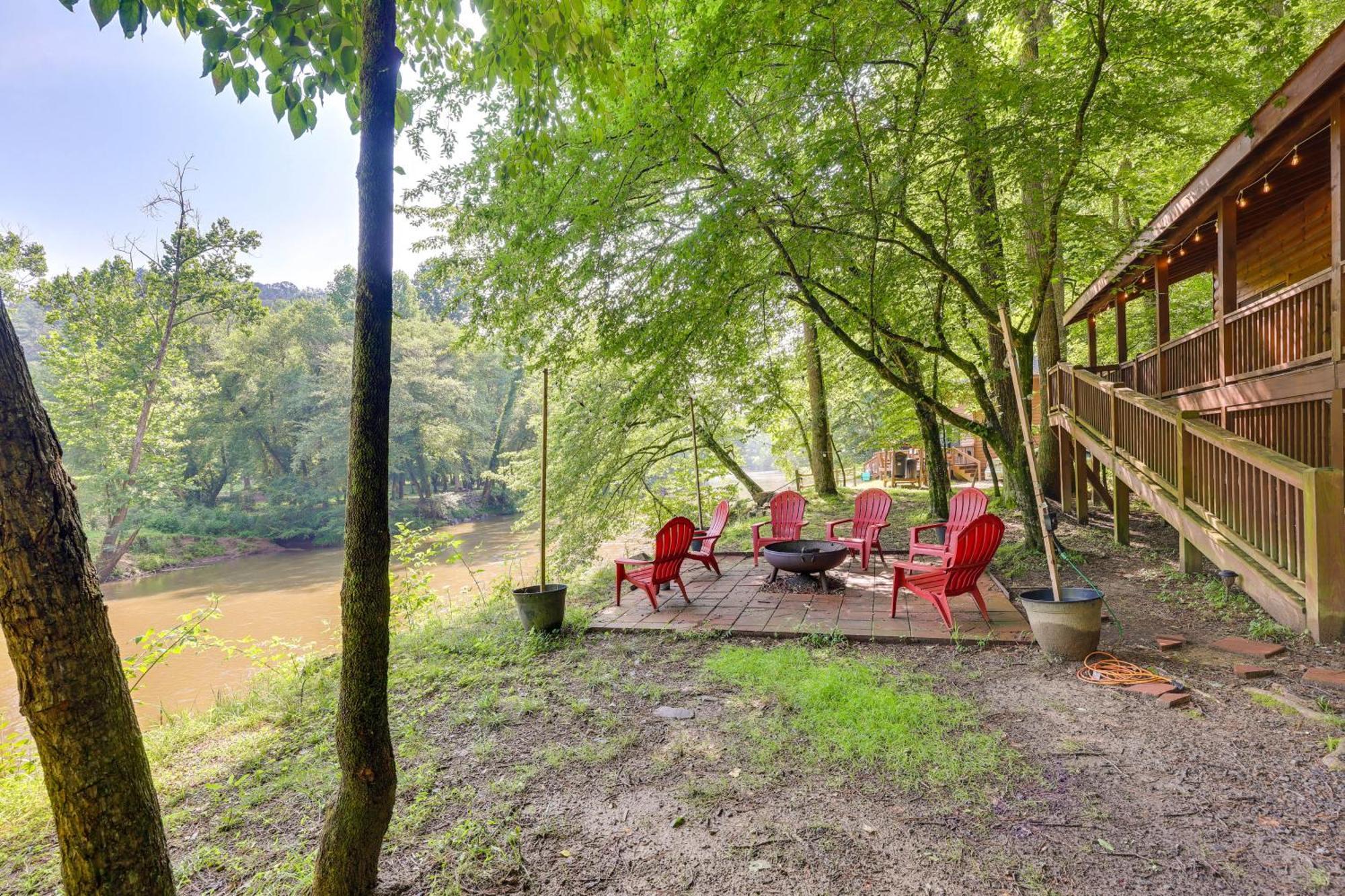 Riverfront Ellijay Cabin With Deck And Pool Access! Eksteriør billede